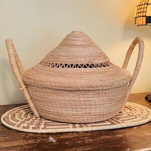 Hand Woven Basket With Conical Lid/Vintage Round Wicker Lidded Basket With Handl